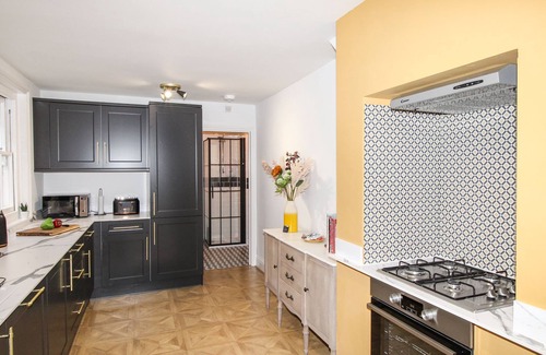 Weymouth House | WOLF COTTAGE, pet friendly, character holiday cottage in Weymouth