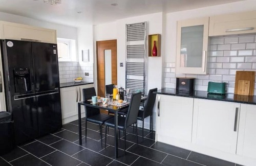 Tettenhall House | Wolverhampton, Detached house, Drive, 3 bedrooms