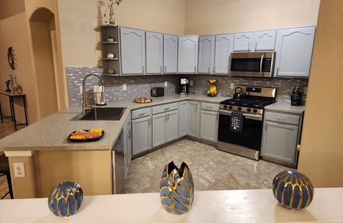 El Paso House | Wonder VIP House. Heated pool and Jacuzzi all year round