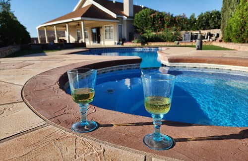 El Paso House | Wonder VIP House. Heated pool and Jacuzzi all year round