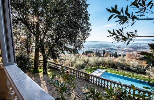 Loro Ciuffenna Villa | Wonderful private villa for 14 guests with A/C, private pool, WIFI, TV, patio and pets allowed
