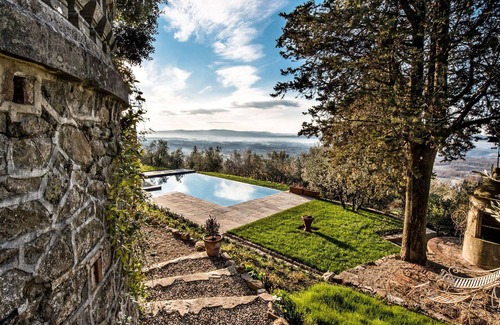 Loro Ciuffenna Villa | Wonderful private villa for 14 guests with A/C, private pool, WIFI, TV, patio and pets allowed