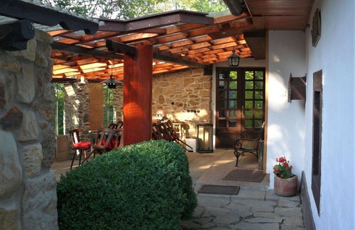 Kvasiny Villa | Wonderful private villa with hot tub, WIFI, private pool, TV, patio, pets allowed and parking