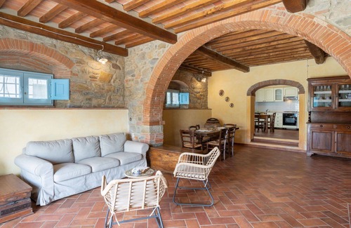 Castiglion Fiorentino House | Wonderful private villa for 7 guests with WIFI, private pool, TV, patio and pets allowed