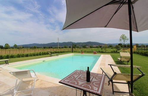 Le Piazze Villa | Wonderful private villa with A/C, private pool, WIFI, TV, balcony and pets allowed, close to Cor.