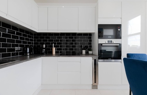 Harrow Road Apartment | Wonderful 2 Bedrooms one Bathroom near Portobello