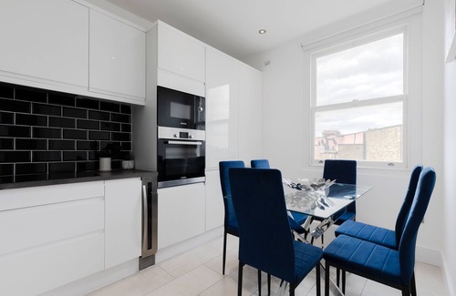 Harrow Road Apartment | Wonderful 2 Bedrooms one Bathroom near Portobello