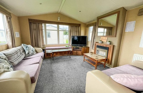 Clacton-on-Sea House | Wonderful 8 berth caravan at Valley Farm nearby Clacton-on-Sea ref 46396V