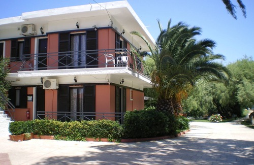 Molos Villa | Wonderful Apts X 4 in an amazing environment by the sandy beach in Corfu