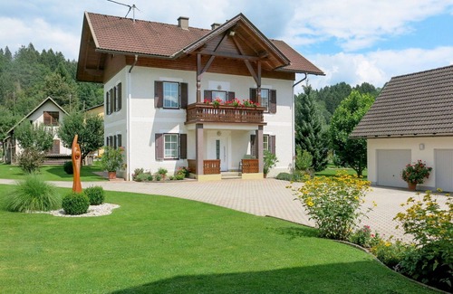 Augsdorf House | Wonderful private villa for 6 guests with WIFI, TV, patio and parking