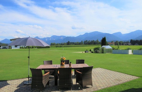 Augsdorf House | Wonderful private villa for 6 guests with WIFI, TV, patio and parking