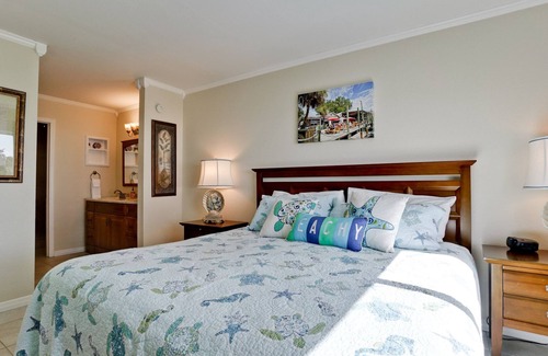 Holmes Beach Resort | WONDERFUL BEACH VIEWS AND LARGE POOL!