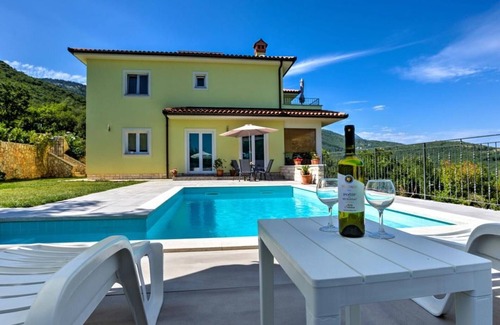 Brsec Apartment | Wonderful Brsec Apartments with Sea View and Shared Pool - Comfort One Bedroom Apartment