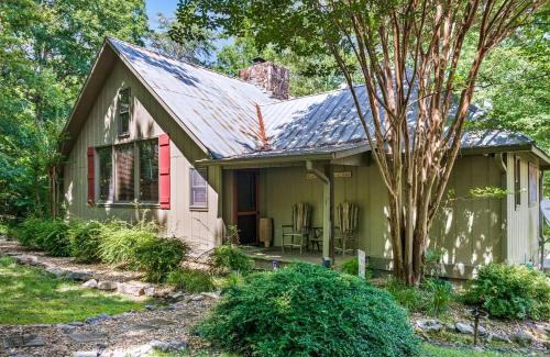 Mentone House | Wonderful Cabin with Fireplace in Mentone, Alabama