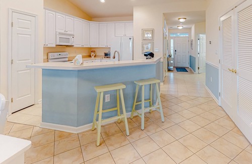 Sunset Island Condo | Wonderful Condo in Bayside Complex w/Shared Pool, Private Washer/Dryer, WiFi