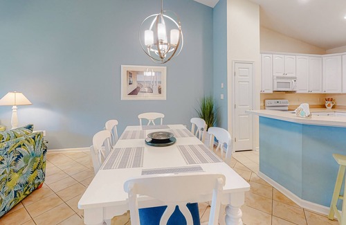 Sunset Island Condo | Wonderful Condo in Bayside Complex w/Shared Pool, Private Washer/Dryer, WiFi