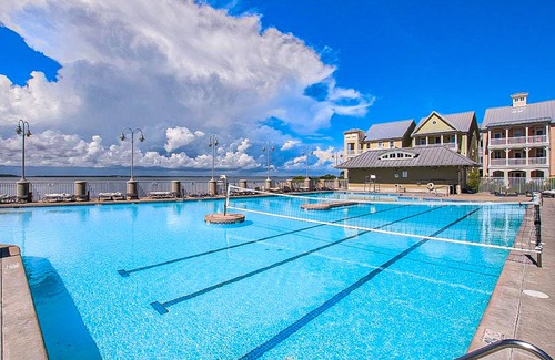Sunset Island Condo | Wonderful Condo in Bayside Complex w/Shared Pool, Private Washer/Dryer, WiFi