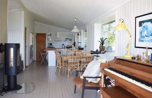 Tysvaer House | Wonderful cottage in fantastic, sheltered location right by the Førresfjorden.