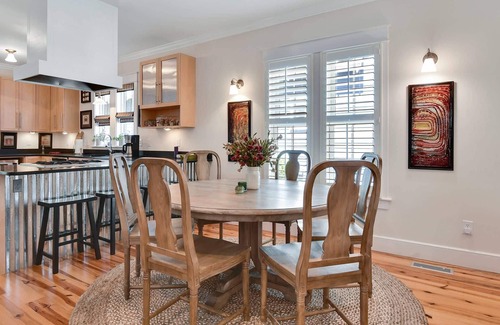 Southport House | Wonderful Cottage - Only 3 Blocks From Downtown Southport Shops and Dining! Outdoor Gas Fire Pit!