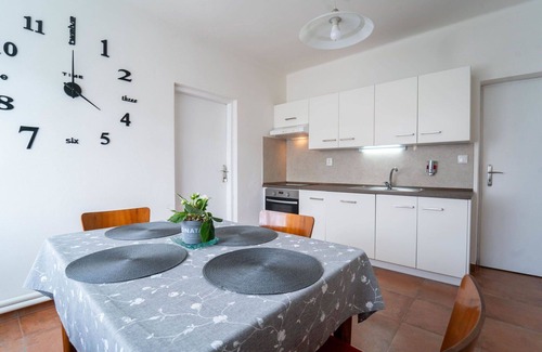 Kolin 2 House | Wonderful private villa for 5 people with WIFI, TV, terrace, pets allowed and parking