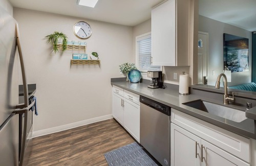 Rocklin Apartment | Wonderful Designer Apartment Home with King Bed