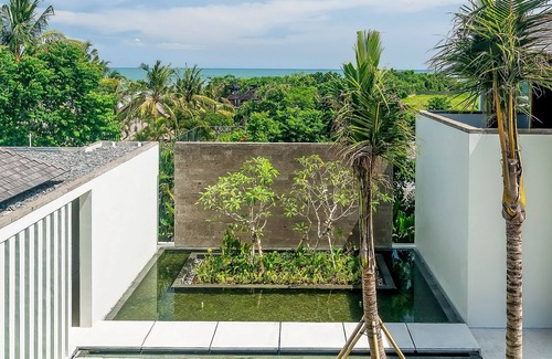 Batu Bolong Villa | Wonderful Estate of 5,900 sqm in Badung, Bali! (incl 12 pers)