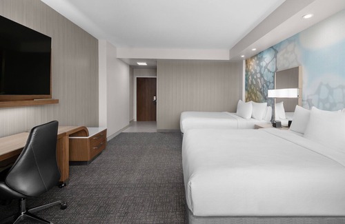 Clearwater Beach Hotel | Wonderful Florida Experience! 2 Comfortable Units, On-Site Restaurant, Pool