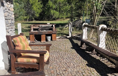 Cesana Torinese Cabin | Wonderful large Chalet surrounded by greenery 10 min from the village. Wifi and comfort.