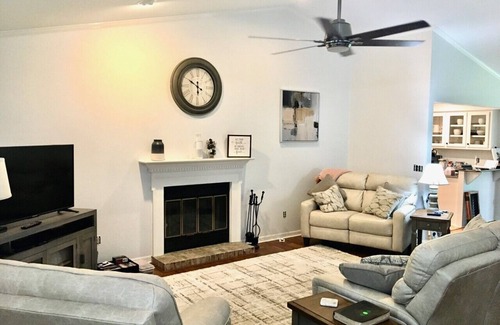 Live Oak House | Wonderful location in Suwannee County's premier neighborhood.