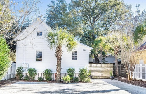 Old Village House | Wonderful Old Village Bungalow in the heart of Mount Pleasant