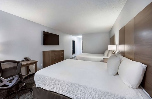 Grants Pass Resort | Wonderful Place To Stay! 2 Accessible Units! Close to Performing Arts Center!