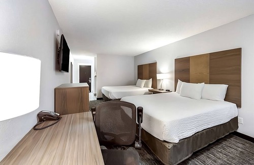 Grants Pass Resort | Wonderful Place To Stay! 2 Accessible Units! Close to Performing Arts Center!