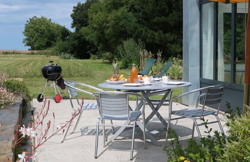 Locquirec House | Wonderful private villa for 3 people with WIFI, TV, terrace and parking