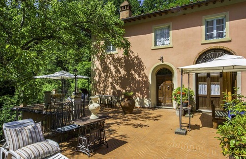 Loro Ciuffenna House | Wonderful private villa for 12 people with private pool, WIFI, TV, terrace and pets allowed