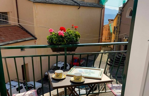 Valloria House | Wonderful private villa for 6 guests with WIFI, TV, terrace, pets allowed and panoramic view