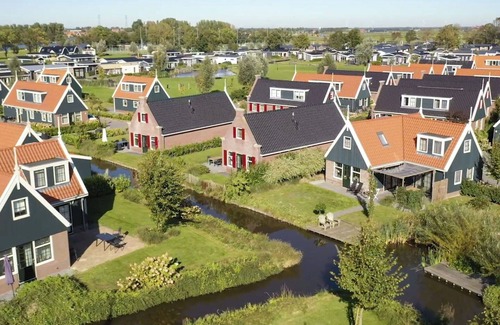 West-Graftdijk House | Wonderful private villa for 4 guests with WIFI, TV, terrace and parking
