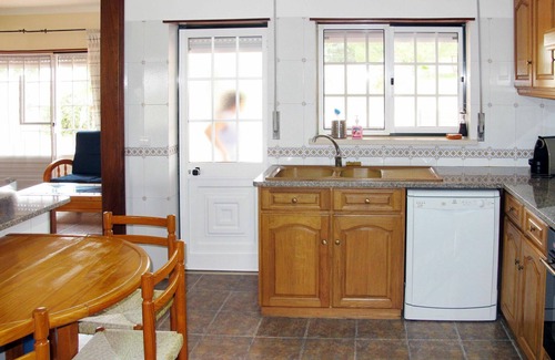Torres Vedras House | Wonderful private villa for 8 guests with WIFI, private pool, TV, terrace, pets allowed and park.