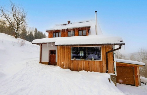 Tanvald House | Wonderful private villa for 8 people with WIFI, TV, patio, pets allowed, panoramic view and park.