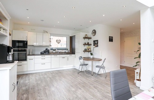 Wanna House | Wonderful private villa for 10 guests with WIFI, hot tub, TV and patio