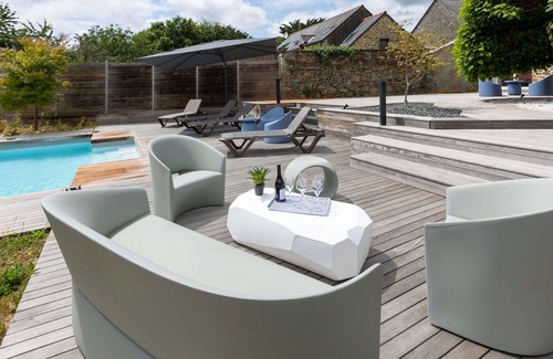 Le Tronchet Villa | Wonderful private villa for 12 guests with WIFI, private pool, TV, terrace and parking