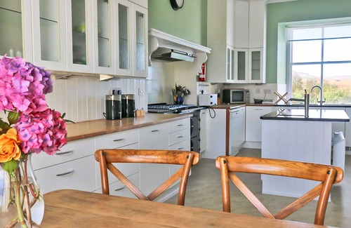 Dunvegan House | Wonderful private villa for 12 people with WIFI, TV, panoramic view and parking