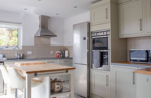 Dunvegan House | Wonderful private villa for 6 people with WIFI, TV, patio and parking