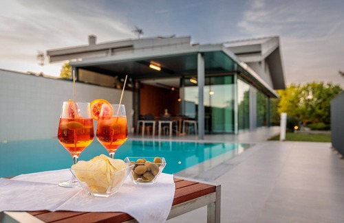 Arzergrande Villa | Wonderful private villa with hot tub, A/C, private pool, WIFI, sauna, TV, patio and pets allowed