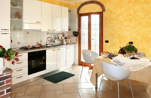 Caravonica House | Wonderful private villa for 4 guests with WIFI, TV, terrace and panoramic view