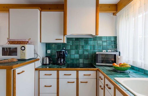 Plounevez-Lochrist House | Wonderful private villa for 3 guests with WIFI, TV, terrace, pets allowed and parking