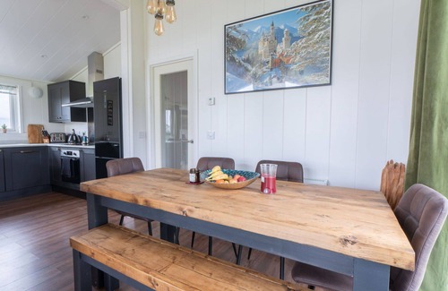 Kinross House | Wonderful private villa for 6 guests with WIFI, TV and balcony