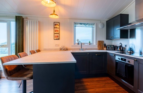 Kinross House | Wonderful private villa for 6 guests with WIFI, TV and balcony