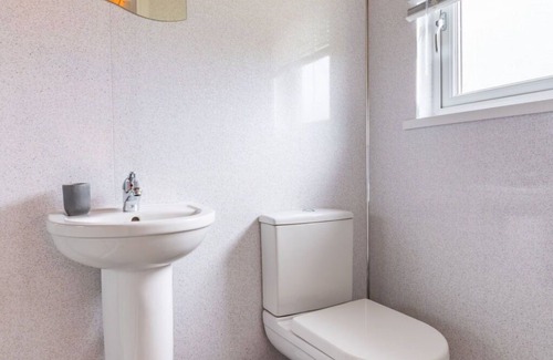 Kinross House | Wonderful private villa for 6 people with WIFI, TV, balcony, pets allowed and parking