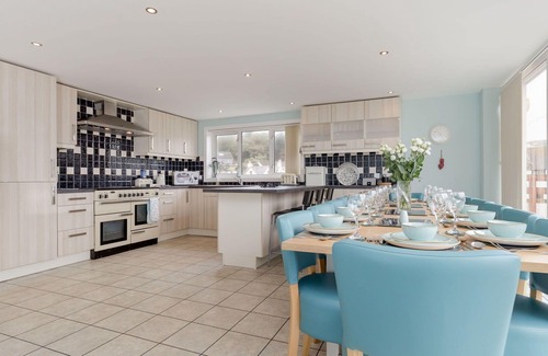 Portpatrick House | Wonderful private villa for 16 people with WIFI, TV, patio and pets allowed