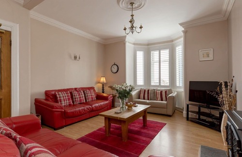 Portpatrick House | Wonderful private villa for 16 people with WIFI, TV, patio and pets allowed